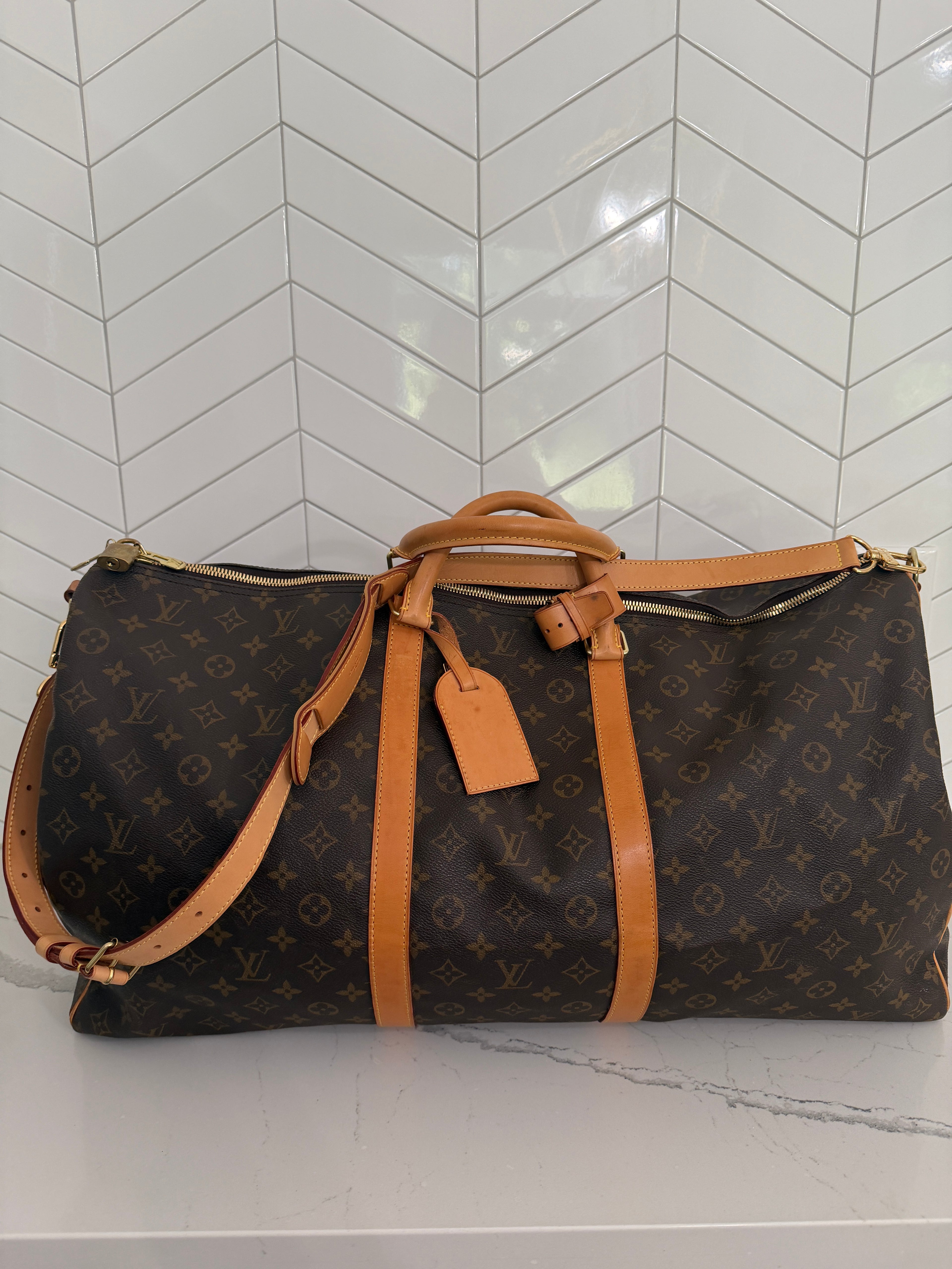 Authentic Louis Vuitton Keepall 60 Bandouliere in Iconic Monogram