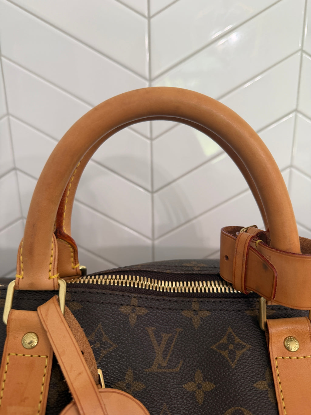 Authentic Louis Vuitton Keepall 60 Bandouliere in Iconic Monogram