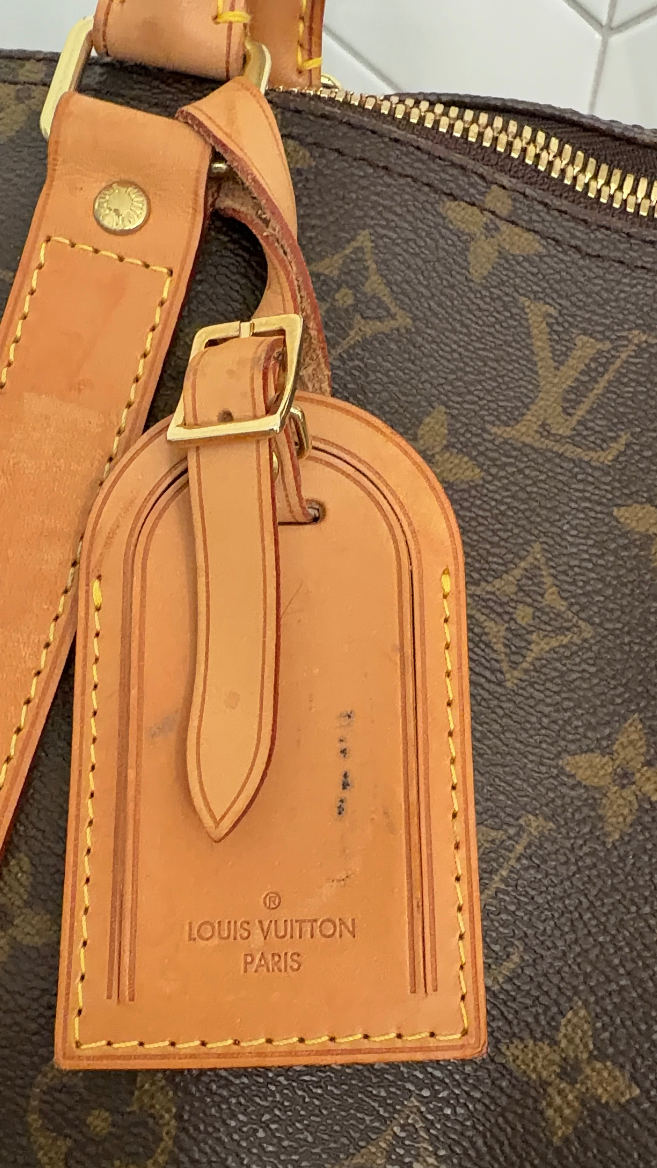 Authentic Louis Vuitton Keepall 60 Bandouliere in Iconic Monogram