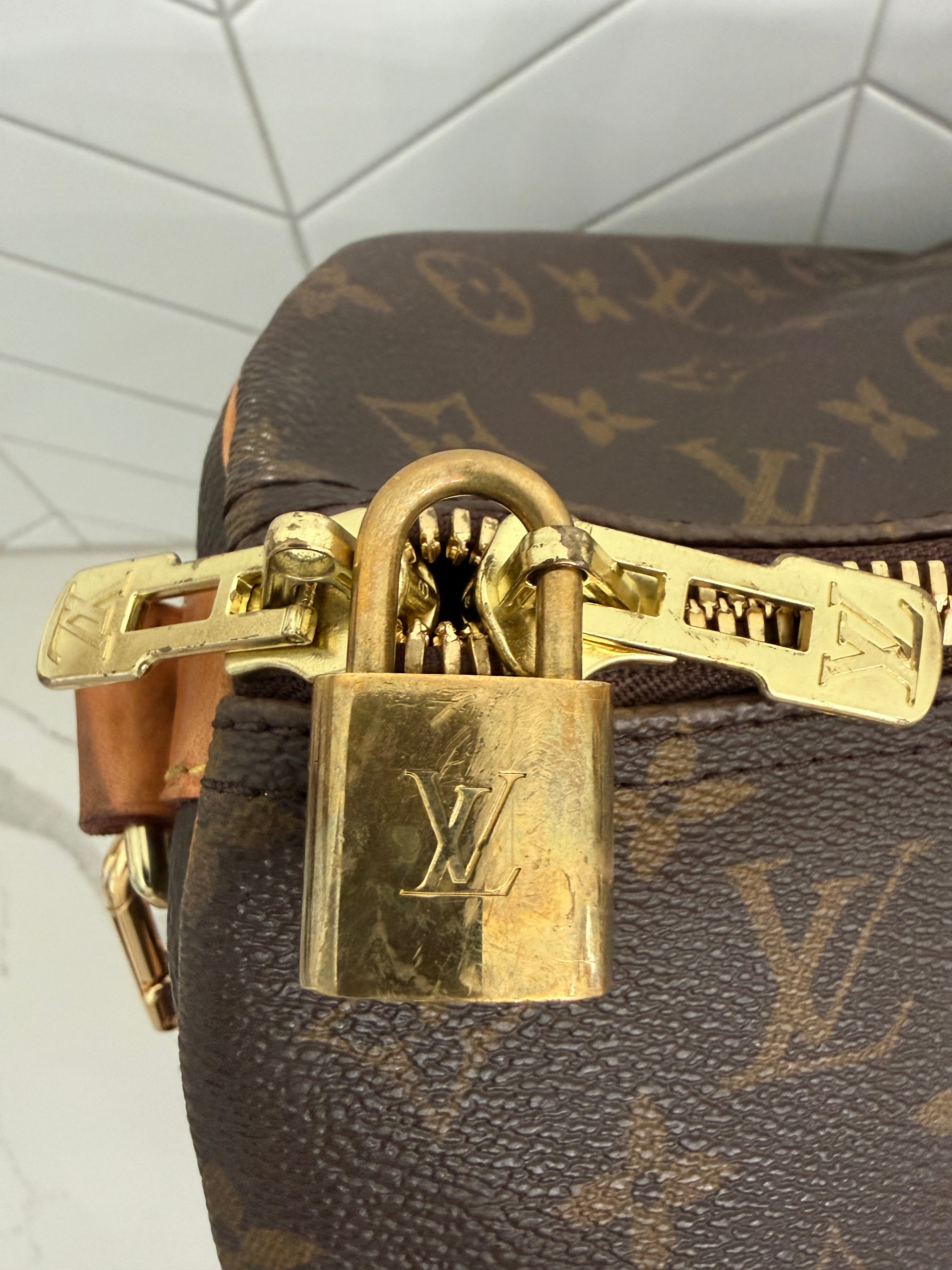 Authentic Louis Vuitton Keepall 60 Bandouliere in Iconic Monogram