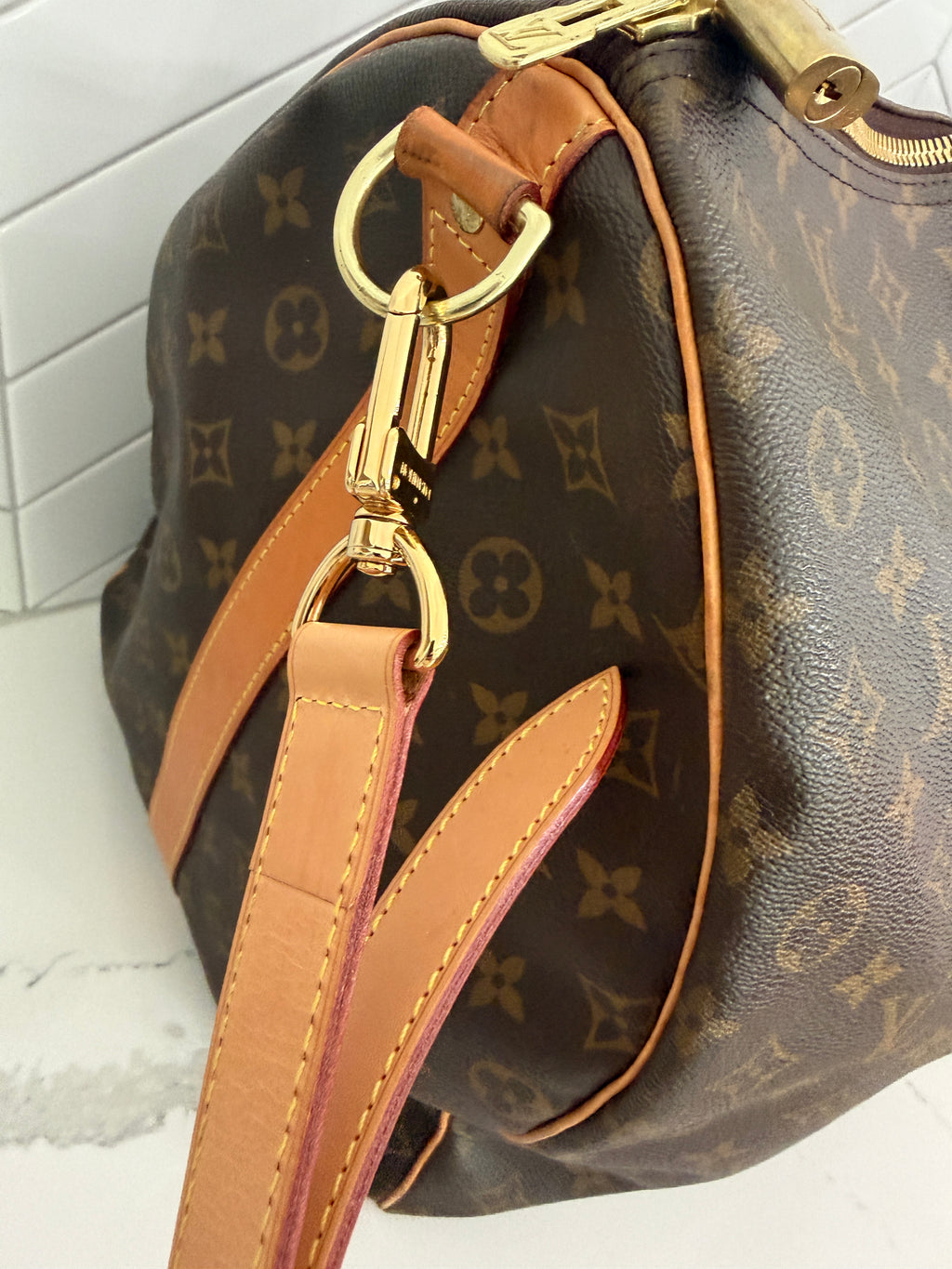 Authentic Louis Vuitton Keepall 60 Bandouliere in Iconic Monogram
