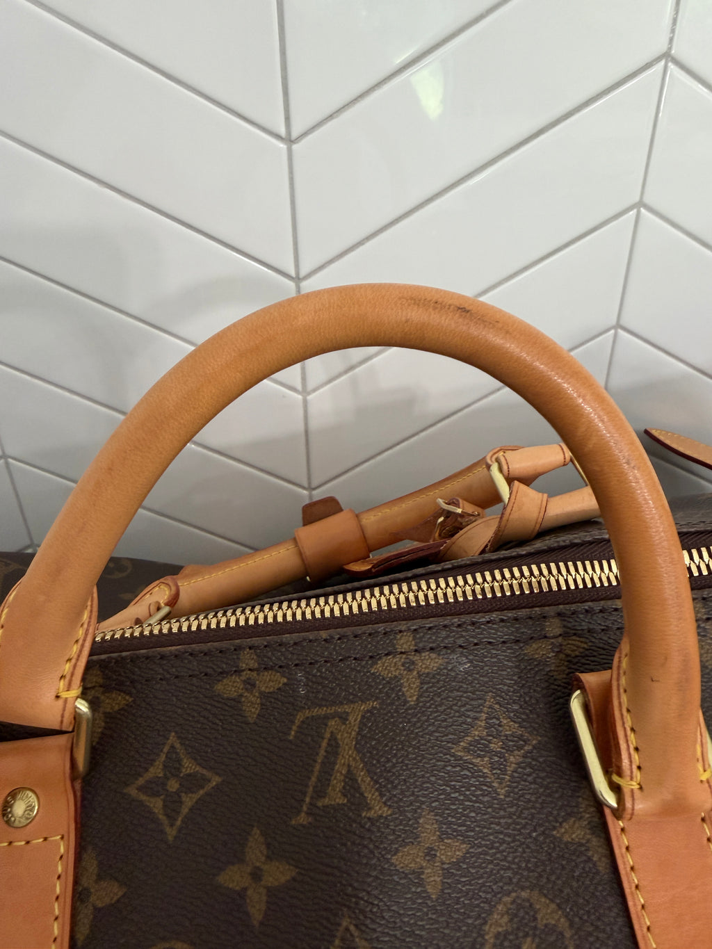Authentic Louis Vuitton Keepall 60 Bandouliere in Iconic Monogram