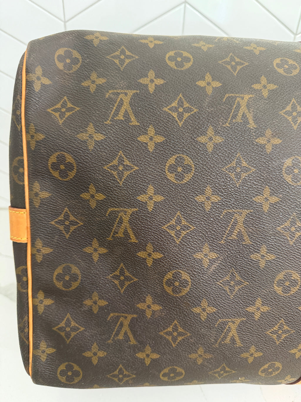 Authentic Louis Vuitton Keepall 60 Bandouliere in Iconic Monogram