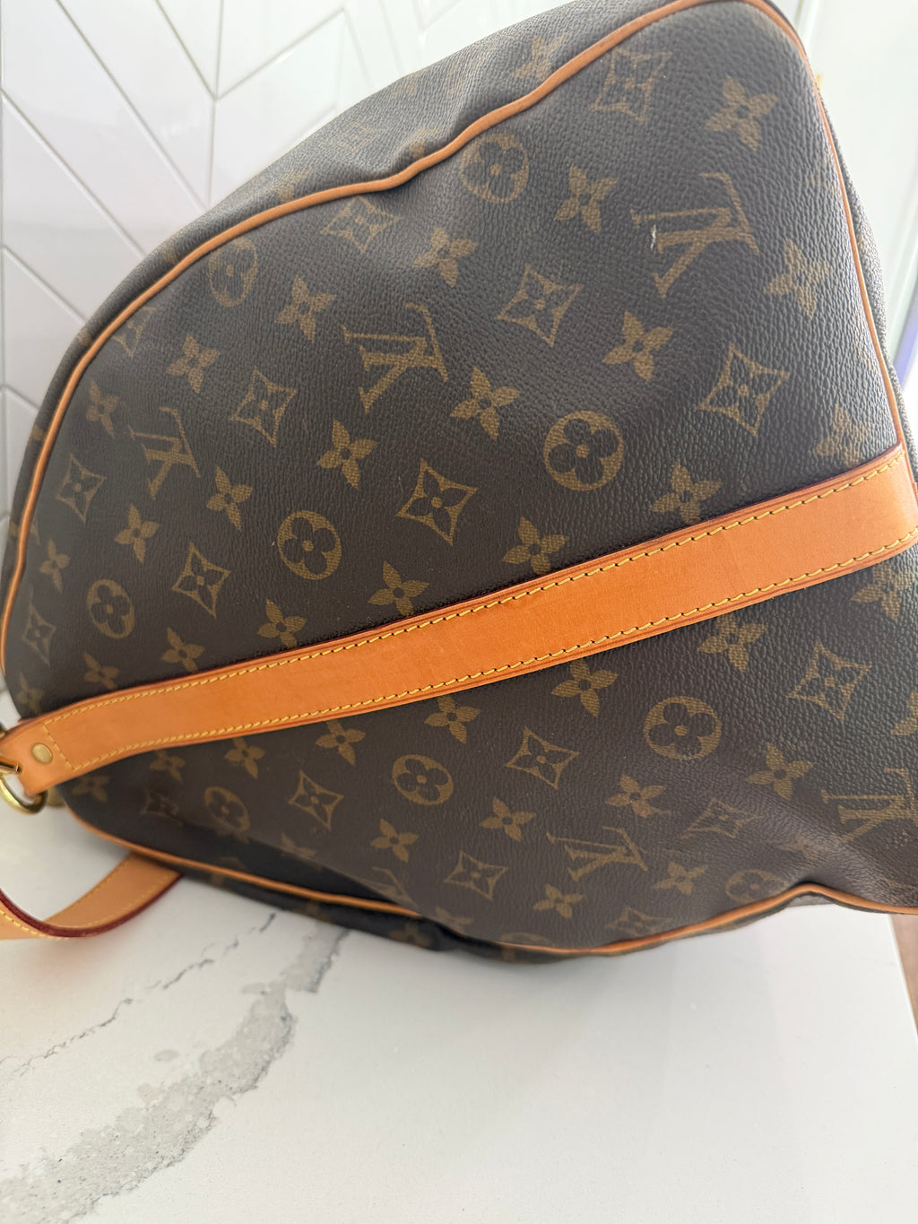 Authentic Louis Vuitton Keepall 60 Bandouliere in Iconic Monogram