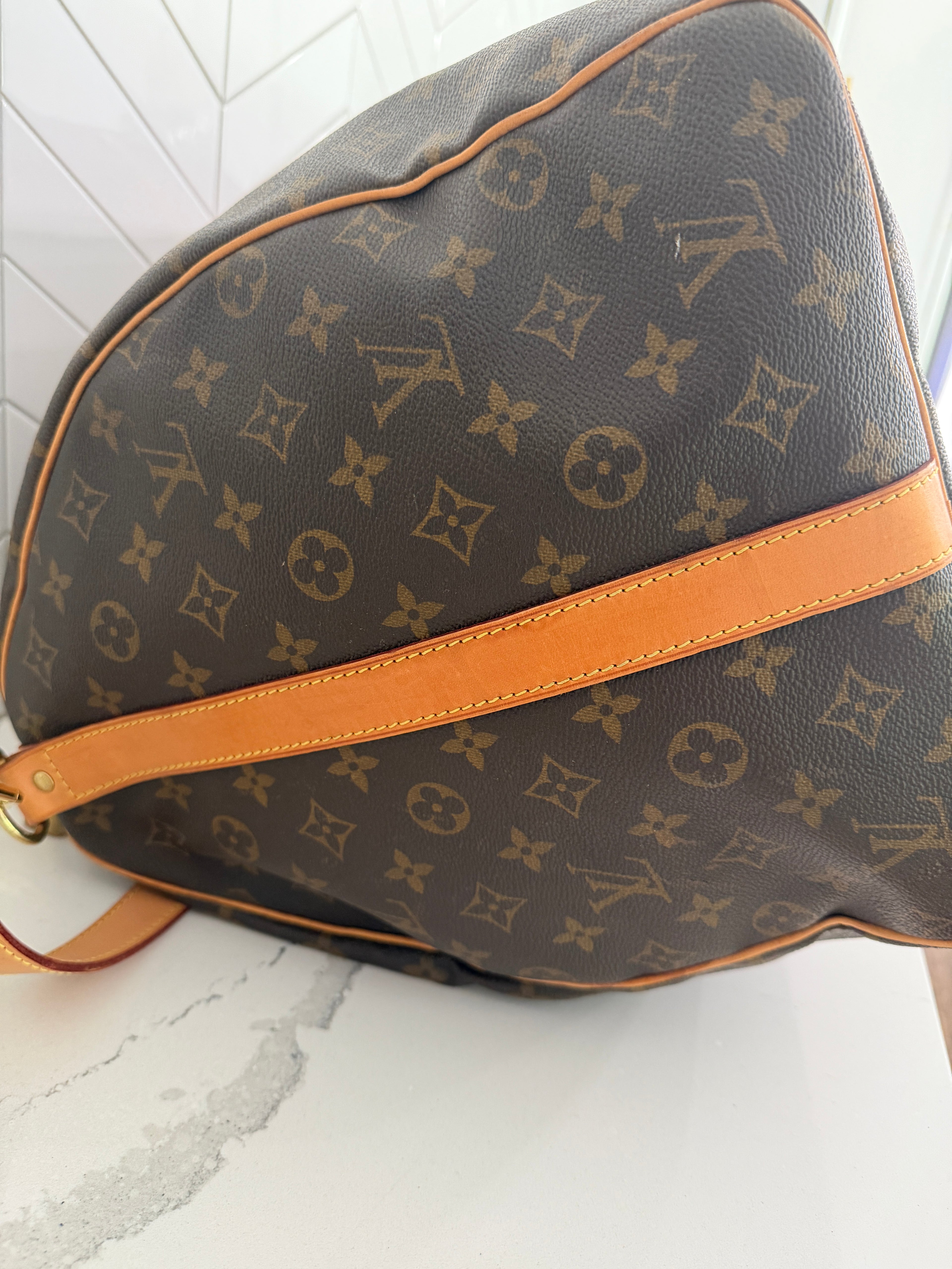 Authentic Louis Vuitton Keepall 60 Bandouliere in Iconic Monogram