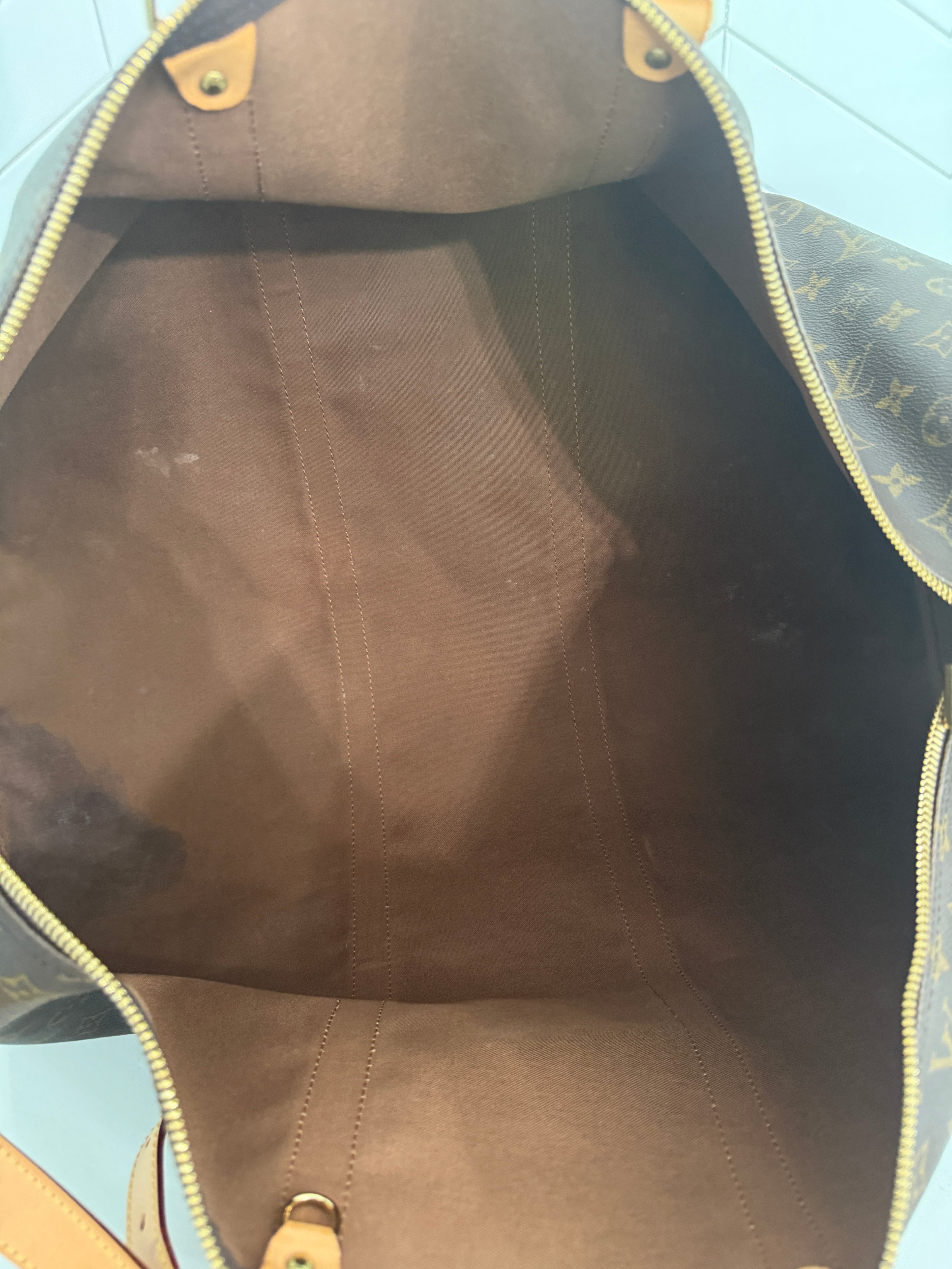 Authentic Louis Vuitton Keepall 60 Bandouliere in Iconic Monogram